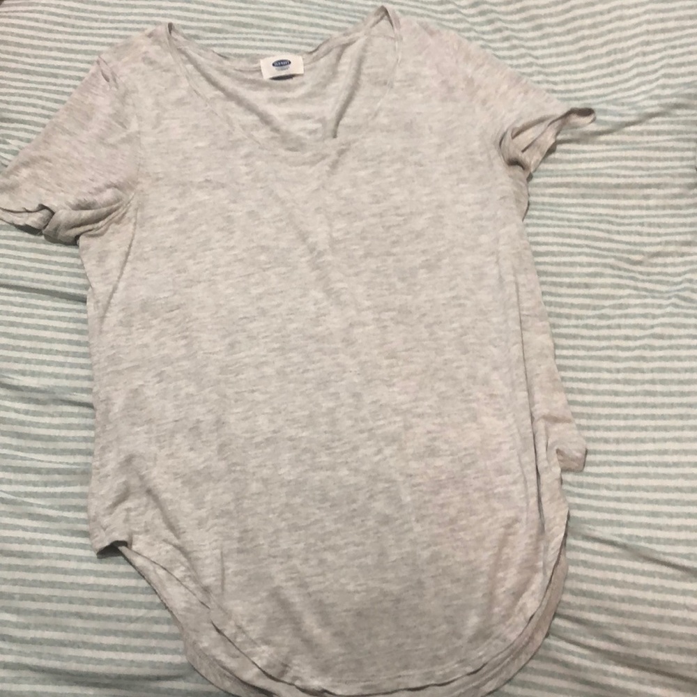 Gray old navy tee